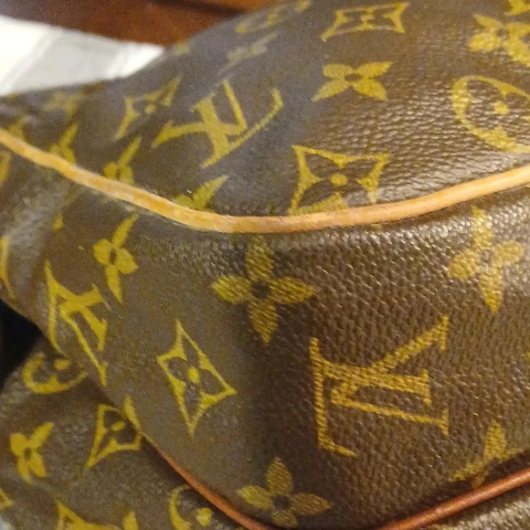 AUTHENTIC LOUIS VUITTON MONOGRAM DOUBLE COMARTMENT TRAVEL BAG. - Picture 8 of 16